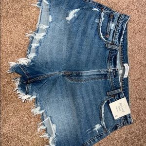 NWT Abercrombie & Fitch Curve Love HiRise cutoff shorts size 33/16